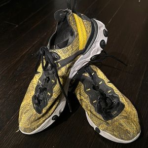 Nike react yellow and black snakeskin pattern size 8 women’s worn out with holes